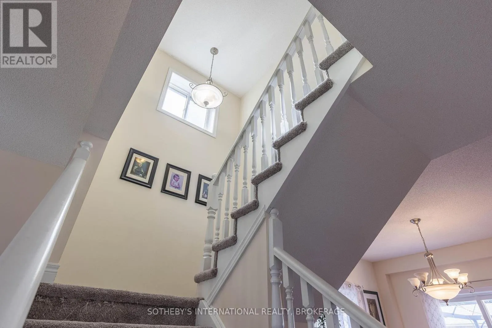7 HONEY LOCUST CIRCLE