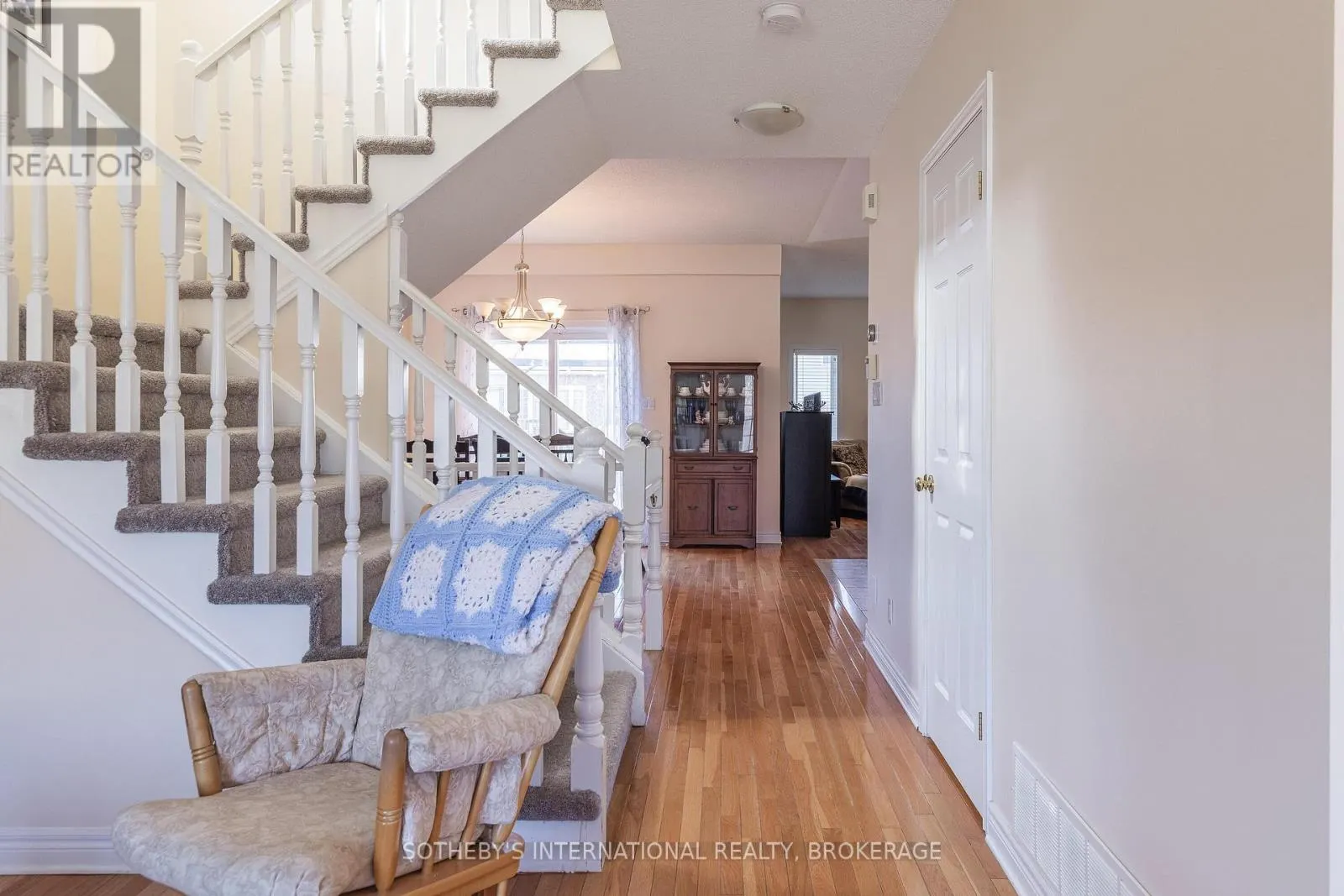 7 HONEY LOCUST CIRCLE