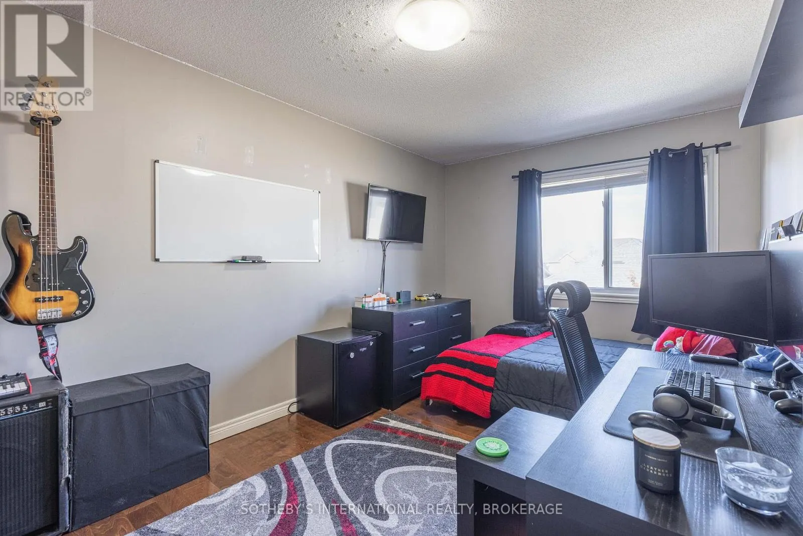7 HONEY LOCUST CIRCLE