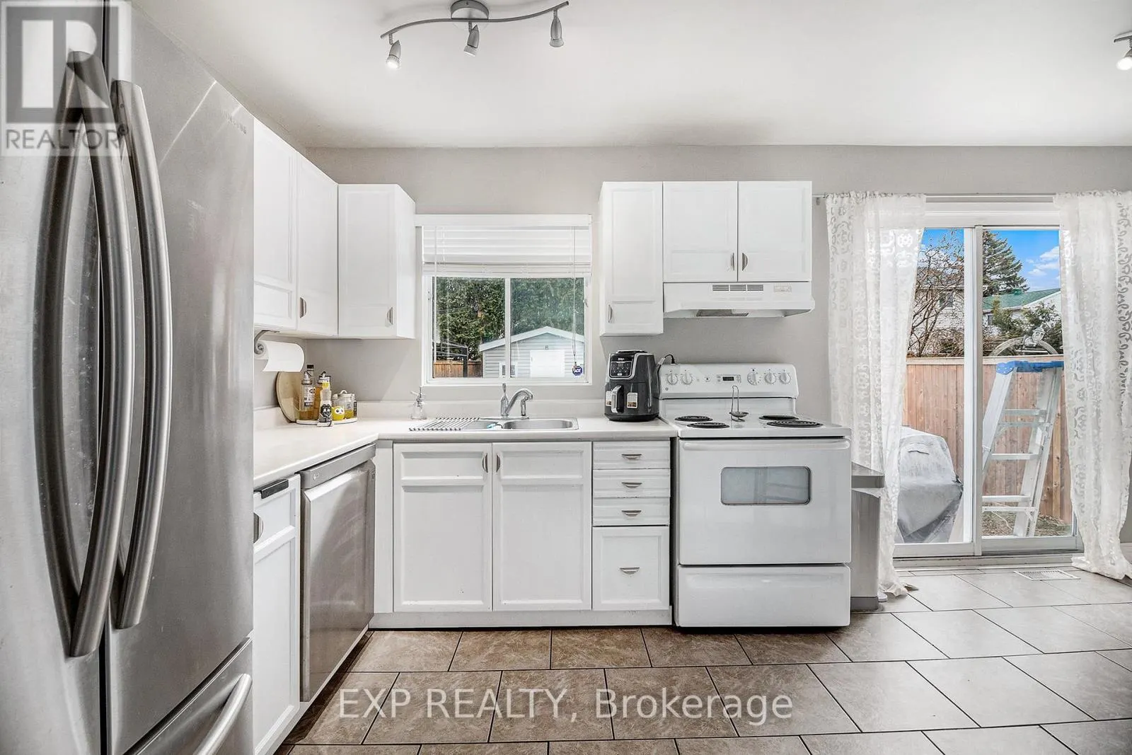302 COTE-ROYALE CRESCENT