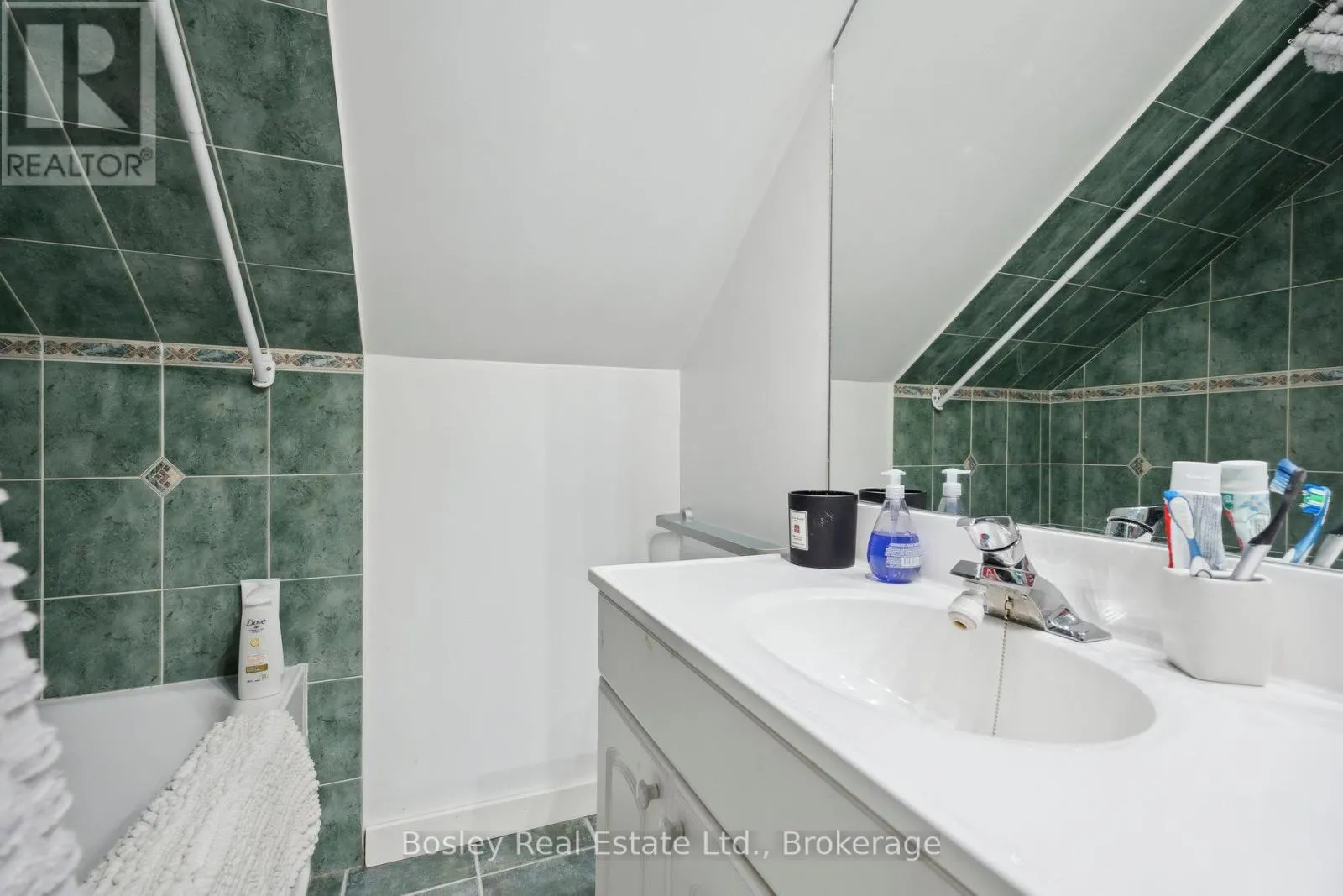 101 ST MORITZ CRESCENT