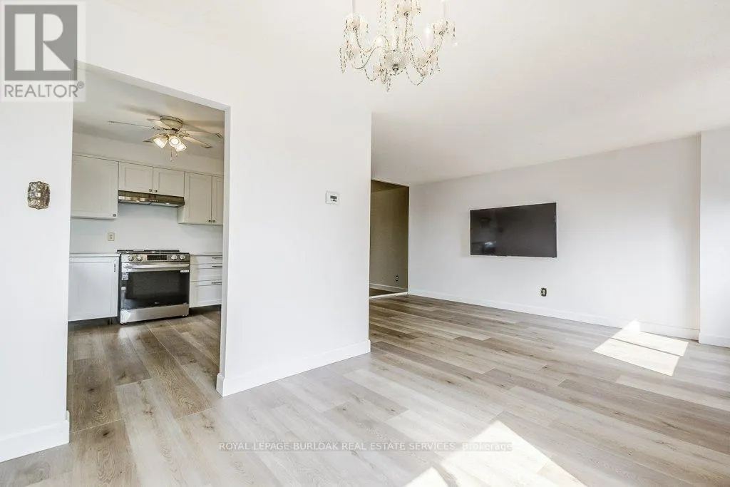 581 COLLEGE AVENUE W