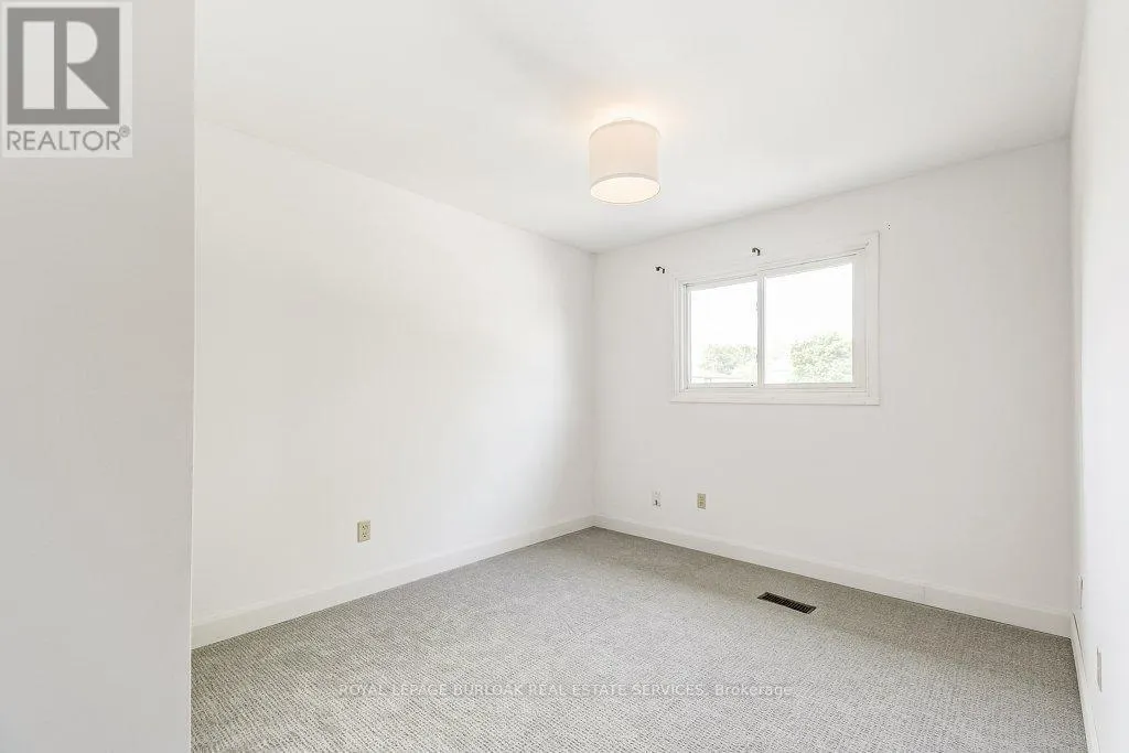 581 COLLEGE AVENUE W