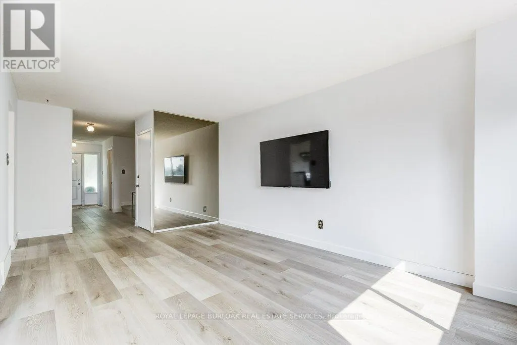 581 COLLEGE AVENUE W
