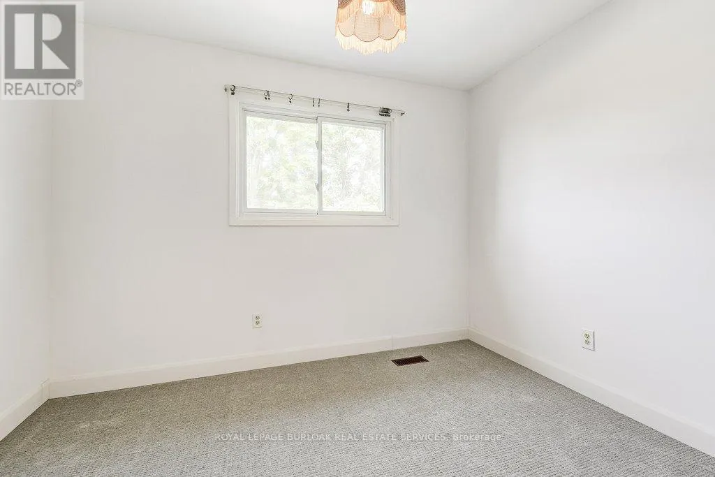 581 COLLEGE AVENUE W
