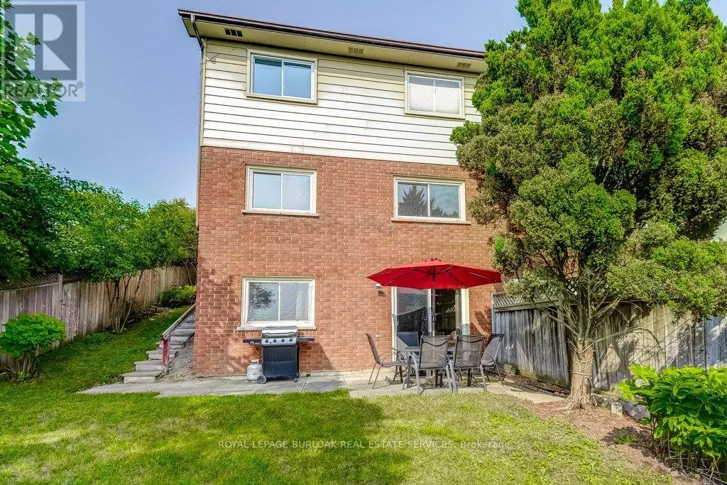 581 COLLEGE AVENUE W