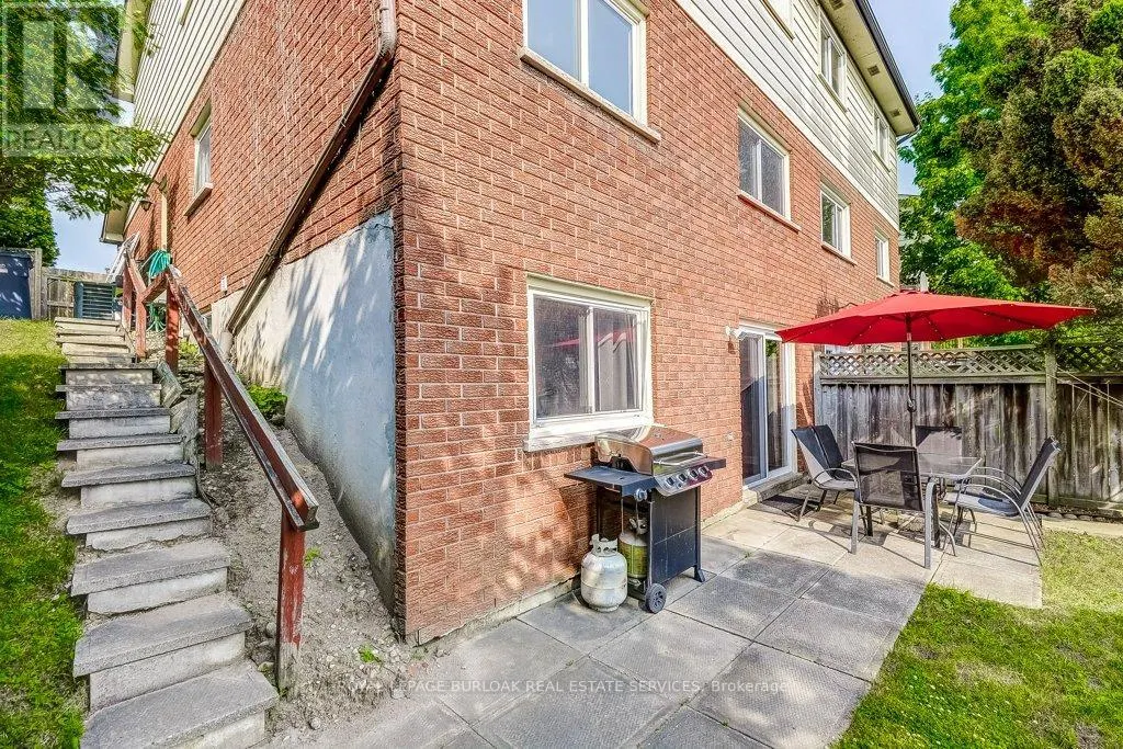 581 COLLEGE AVENUE W