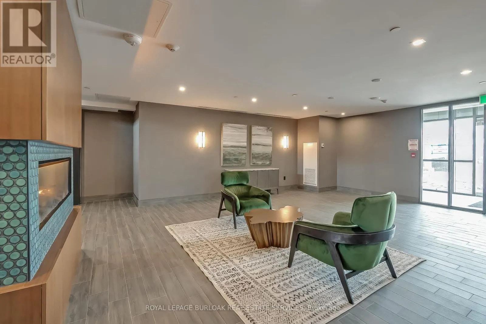 608 - 470 DUNDAS STREET E