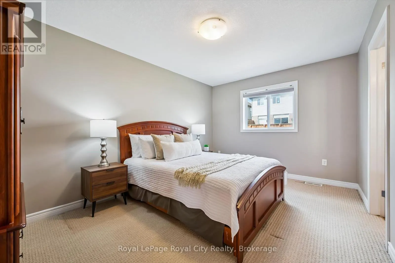 31 OAKES CRESCENT