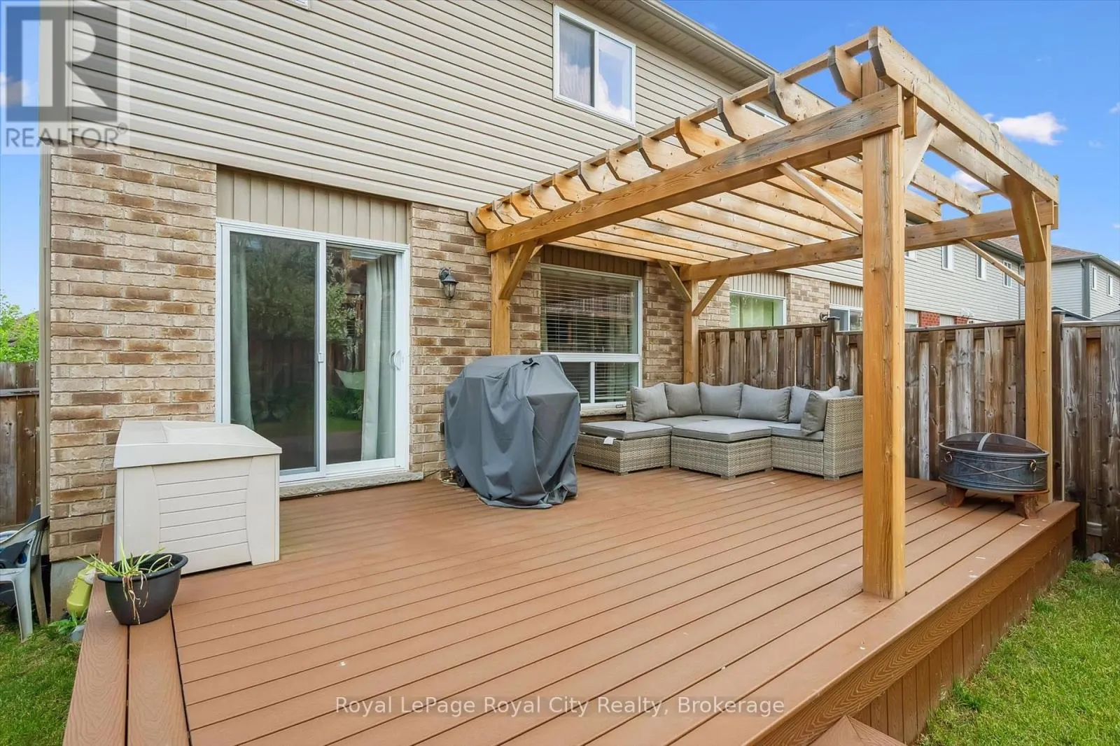 31 OAKES CRESCENT