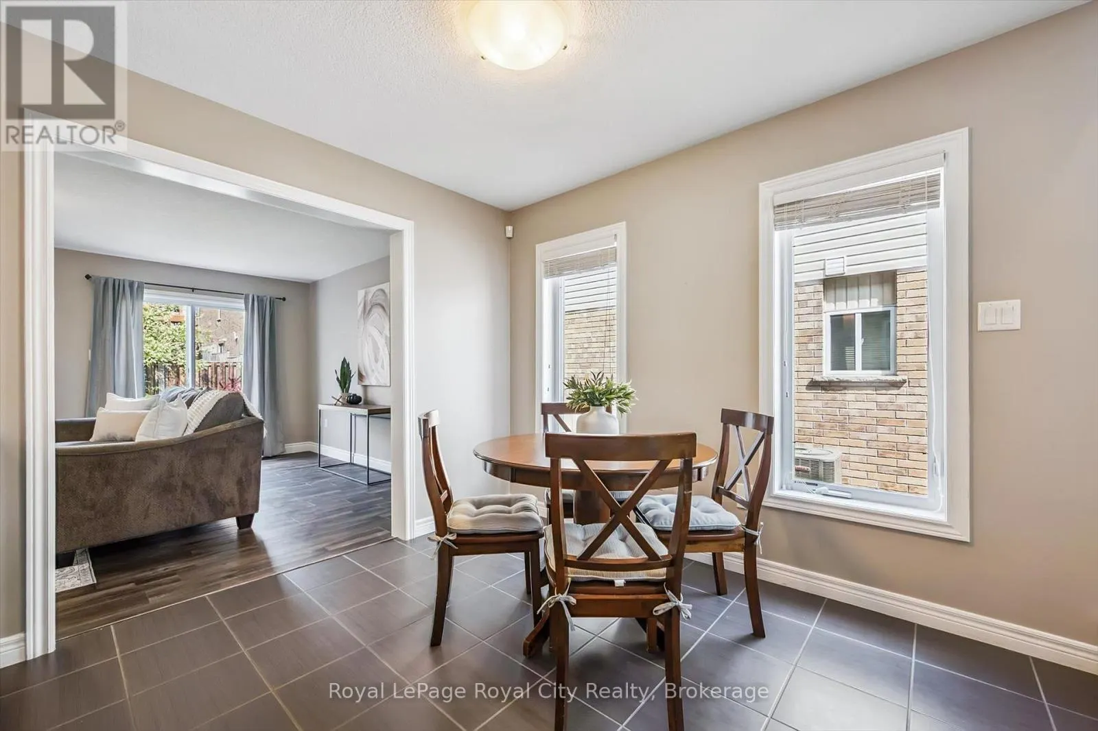 31 OAKES CRESCENT