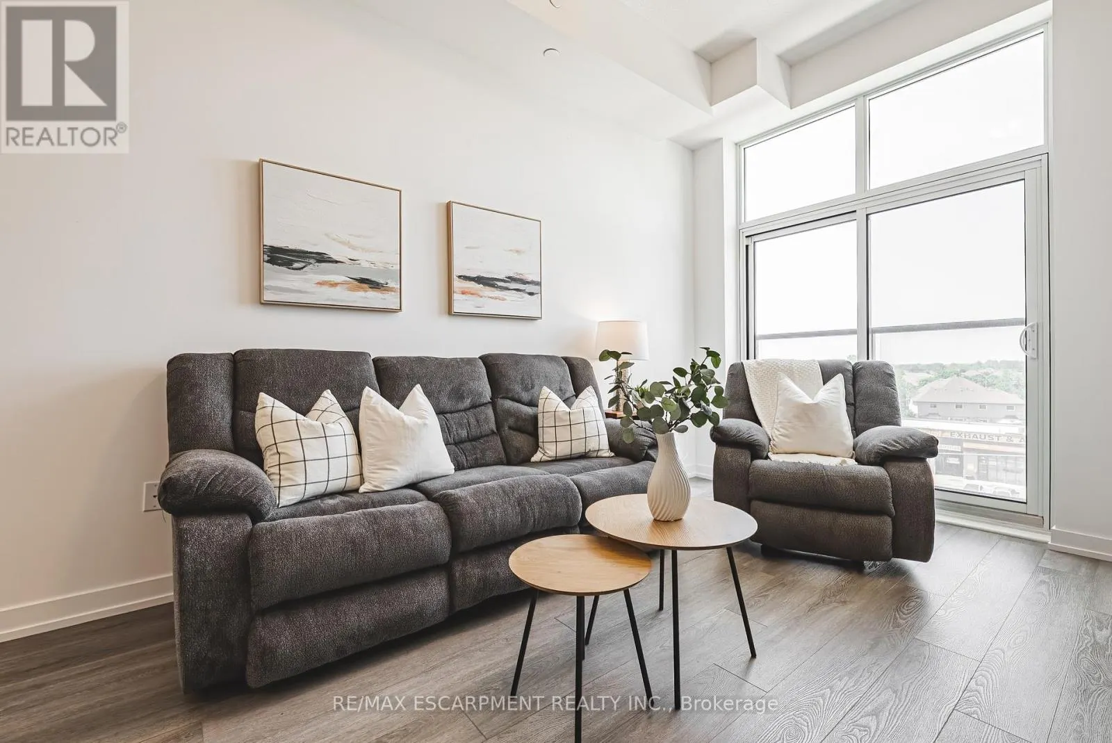 505 - 460 DUNDAS STREET E