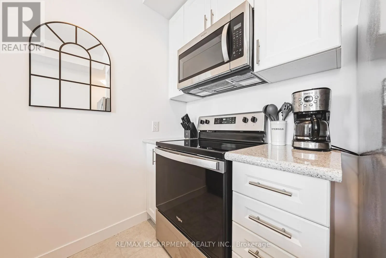 505 - 460 DUNDAS STREET E