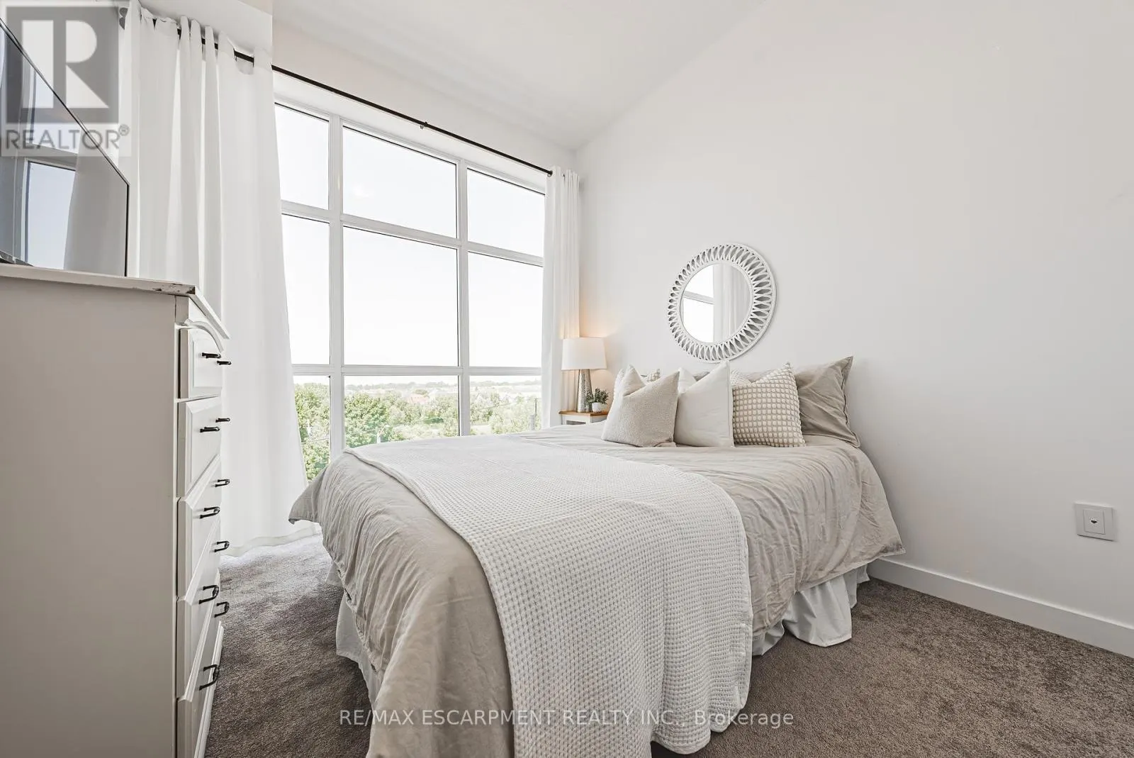 505 - 460 DUNDAS STREET E