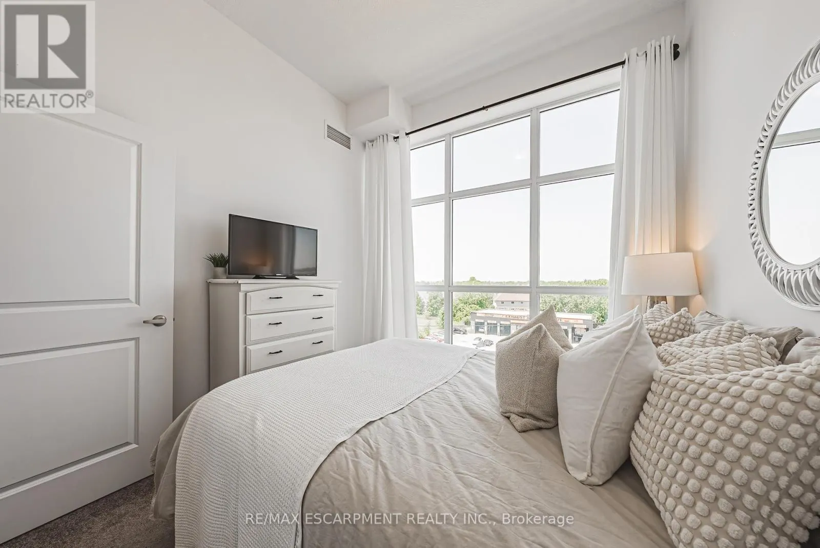 505 - 460 DUNDAS STREET E