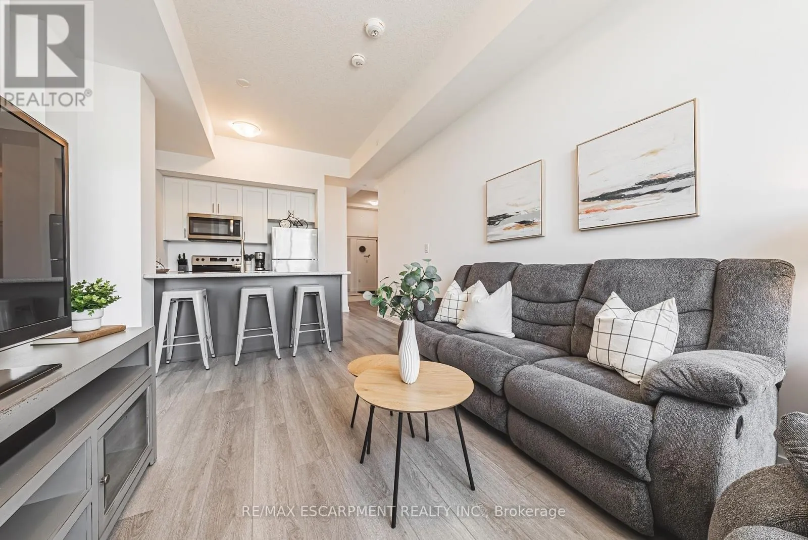 505 - 460 DUNDAS STREET E