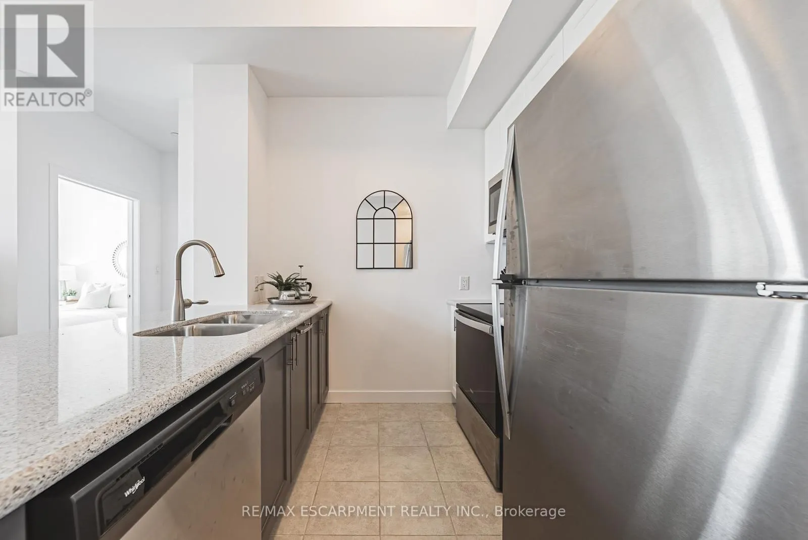 505 - 460 DUNDAS STREET E