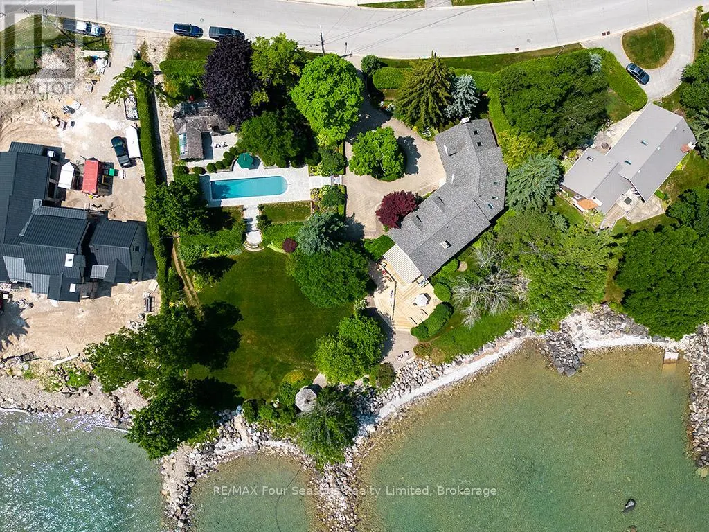 395 GRANDVIEW DRIVE