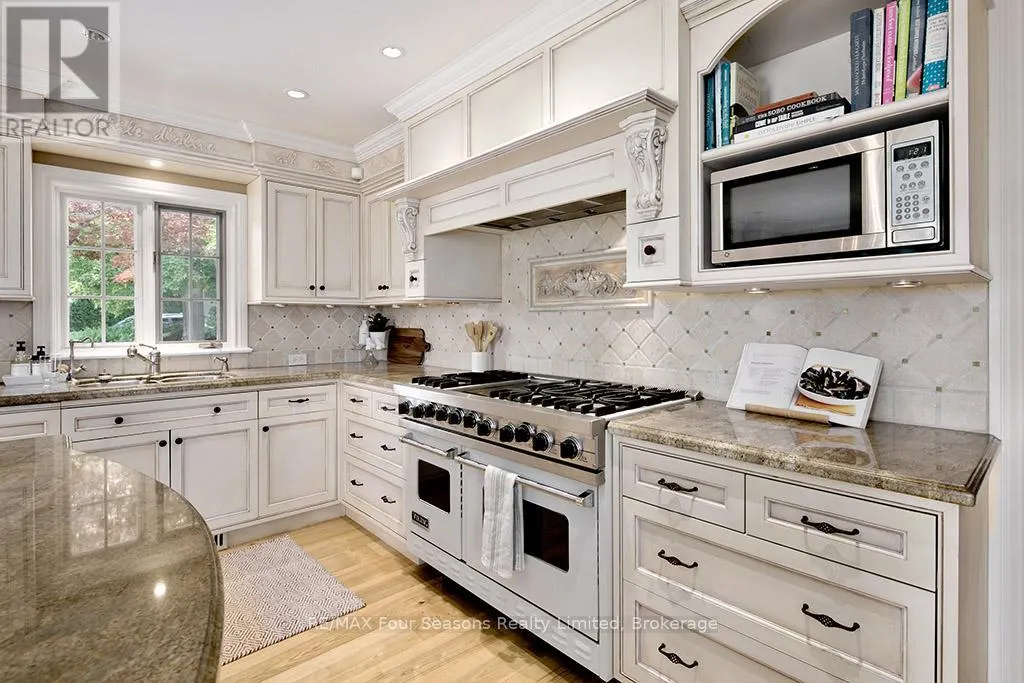 395 GRANDVIEW DRIVE