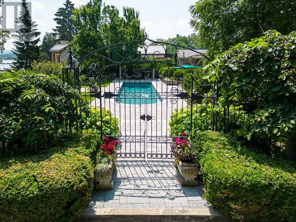 395 GRANDVIEW DRIVE