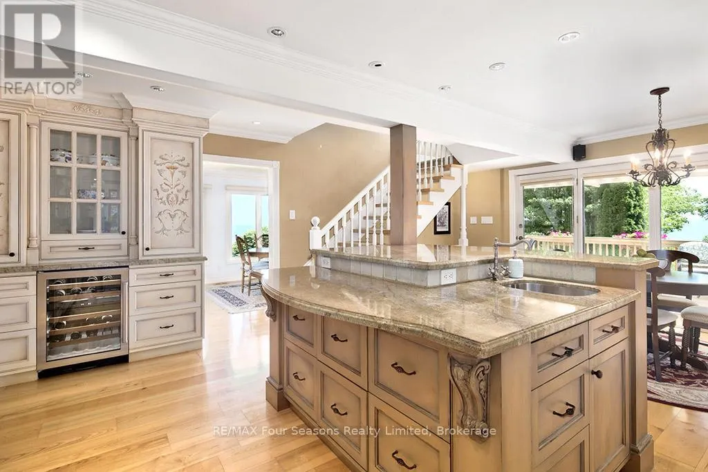 395 GRANDVIEW DRIVE