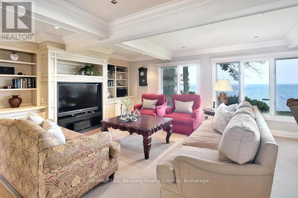 395 GRANDVIEW DRIVE