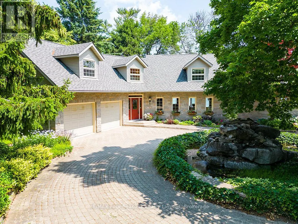 395 GRANDVIEW DRIVE