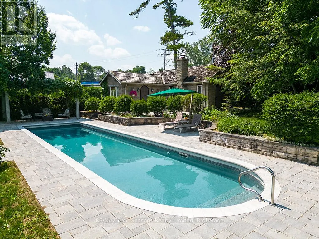 395 GRANDVIEW DRIVE