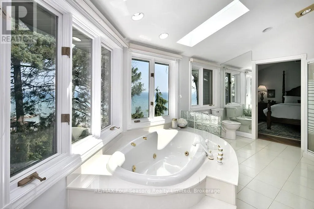 395 GRANDVIEW DRIVE