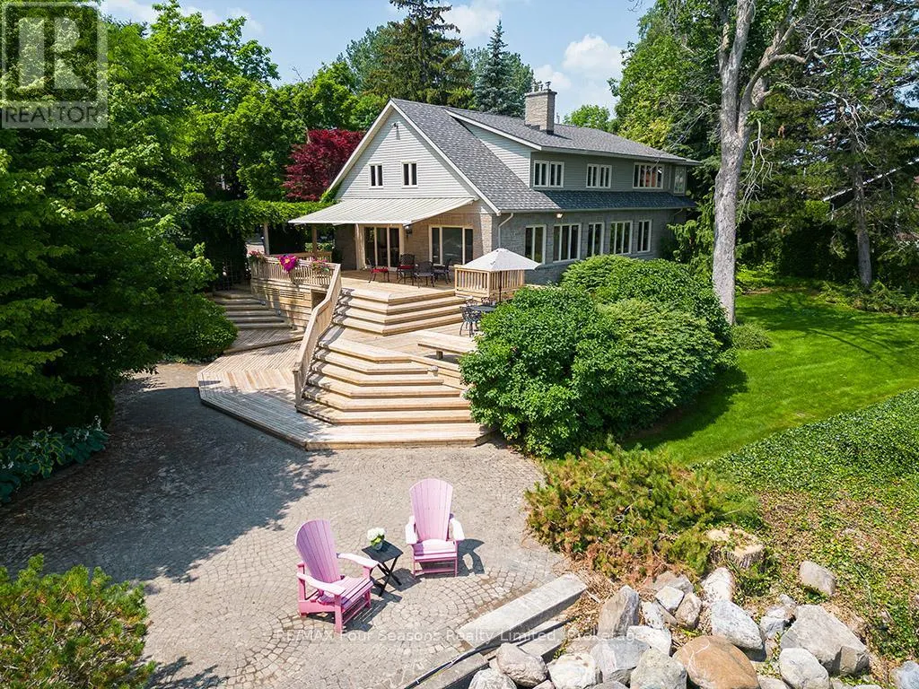 395 GRANDVIEW DRIVE