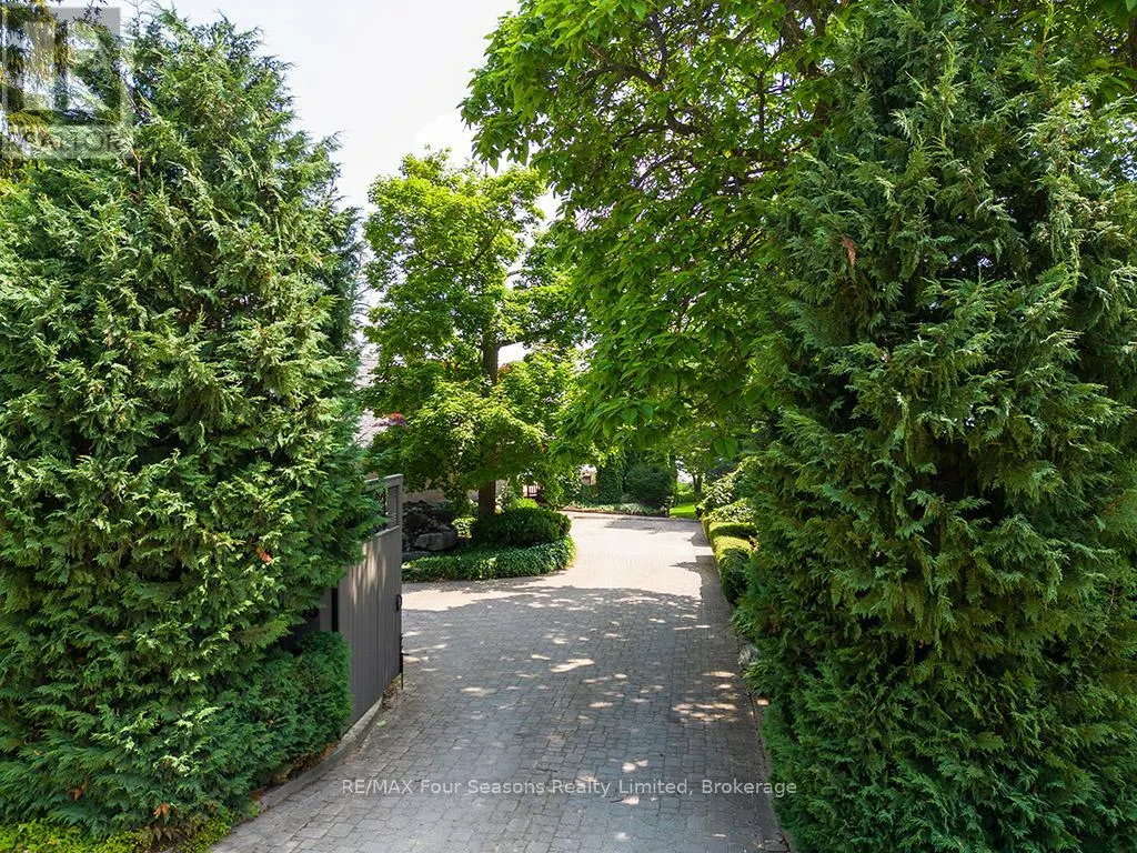 395 GRANDVIEW DRIVE