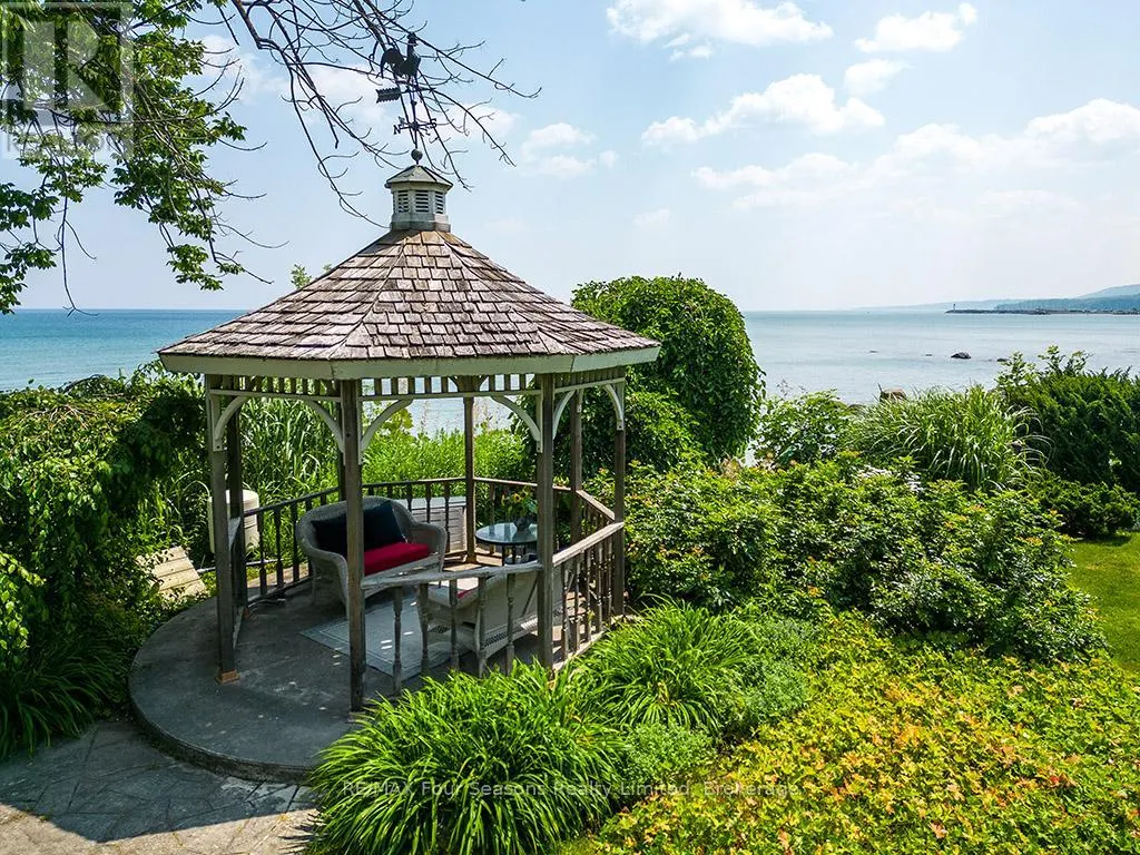 395 GRANDVIEW DRIVE