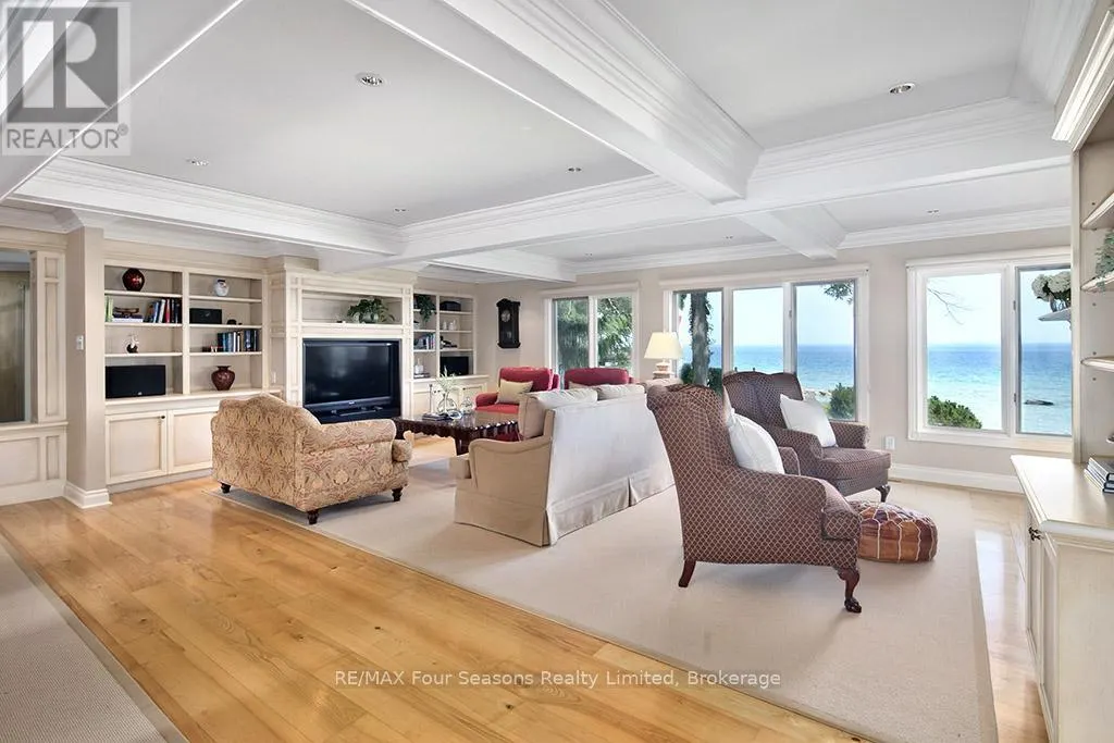 395 GRANDVIEW DRIVE