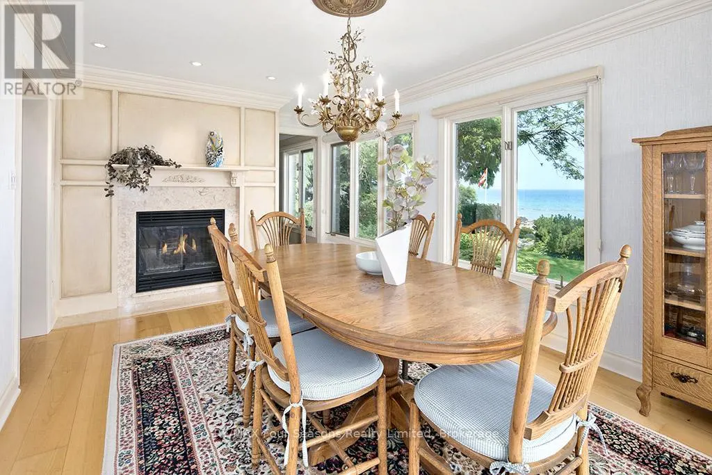 395 GRANDVIEW DRIVE