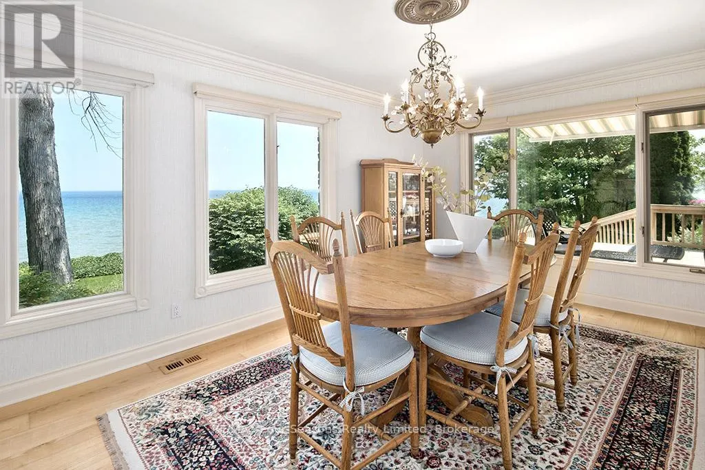 395 GRANDVIEW DRIVE