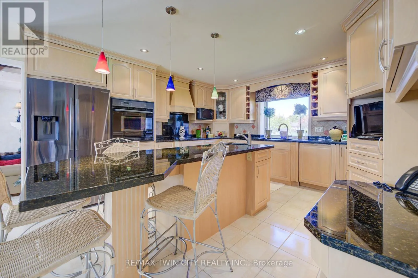592 MANORWOOD COURT