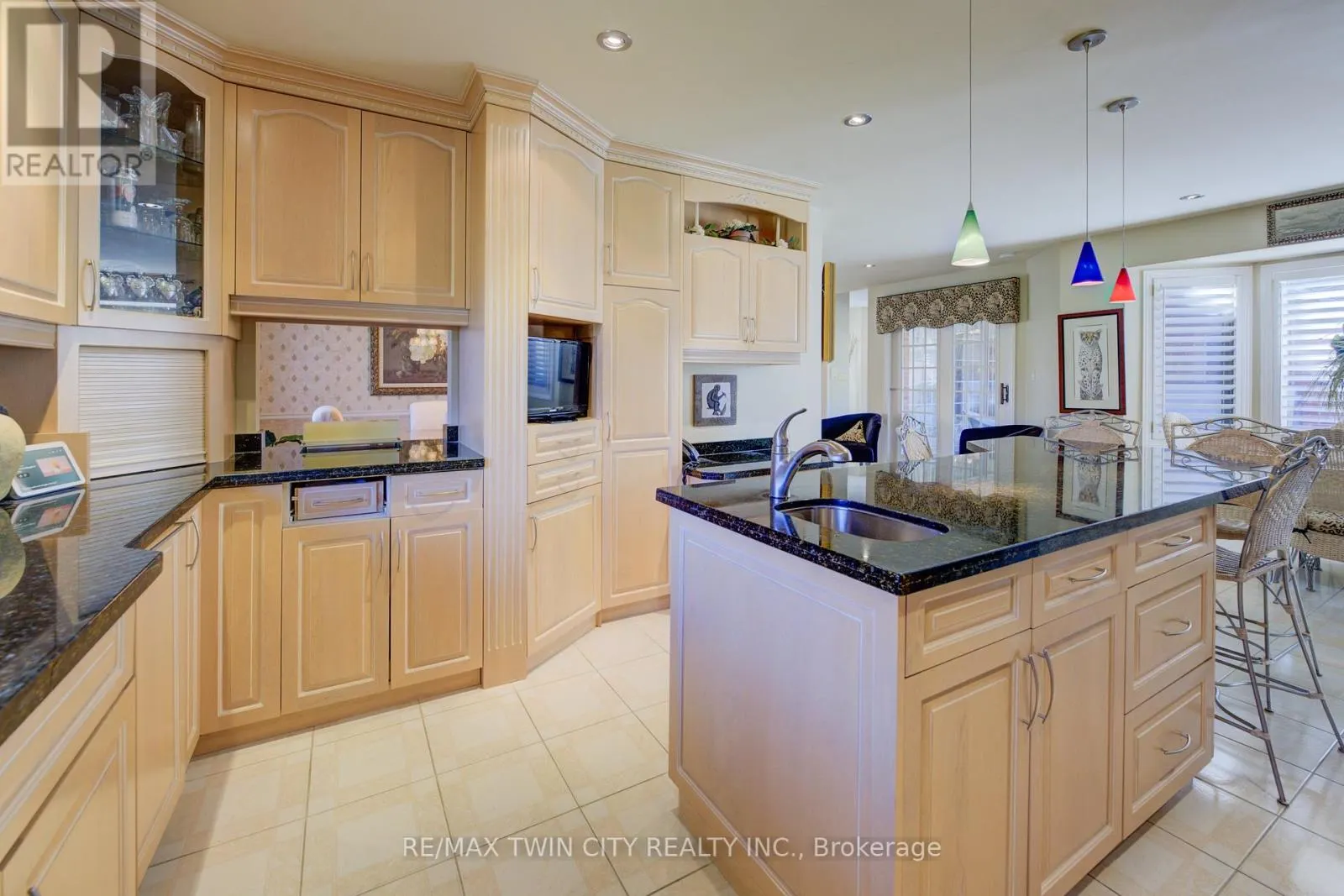 592 MANORWOOD COURT