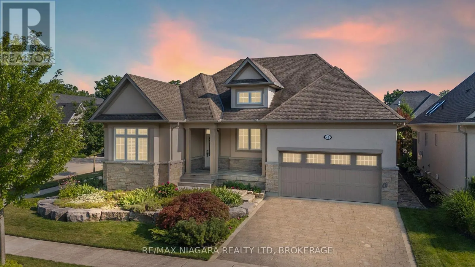 44 STONERIDGE CRESCENT