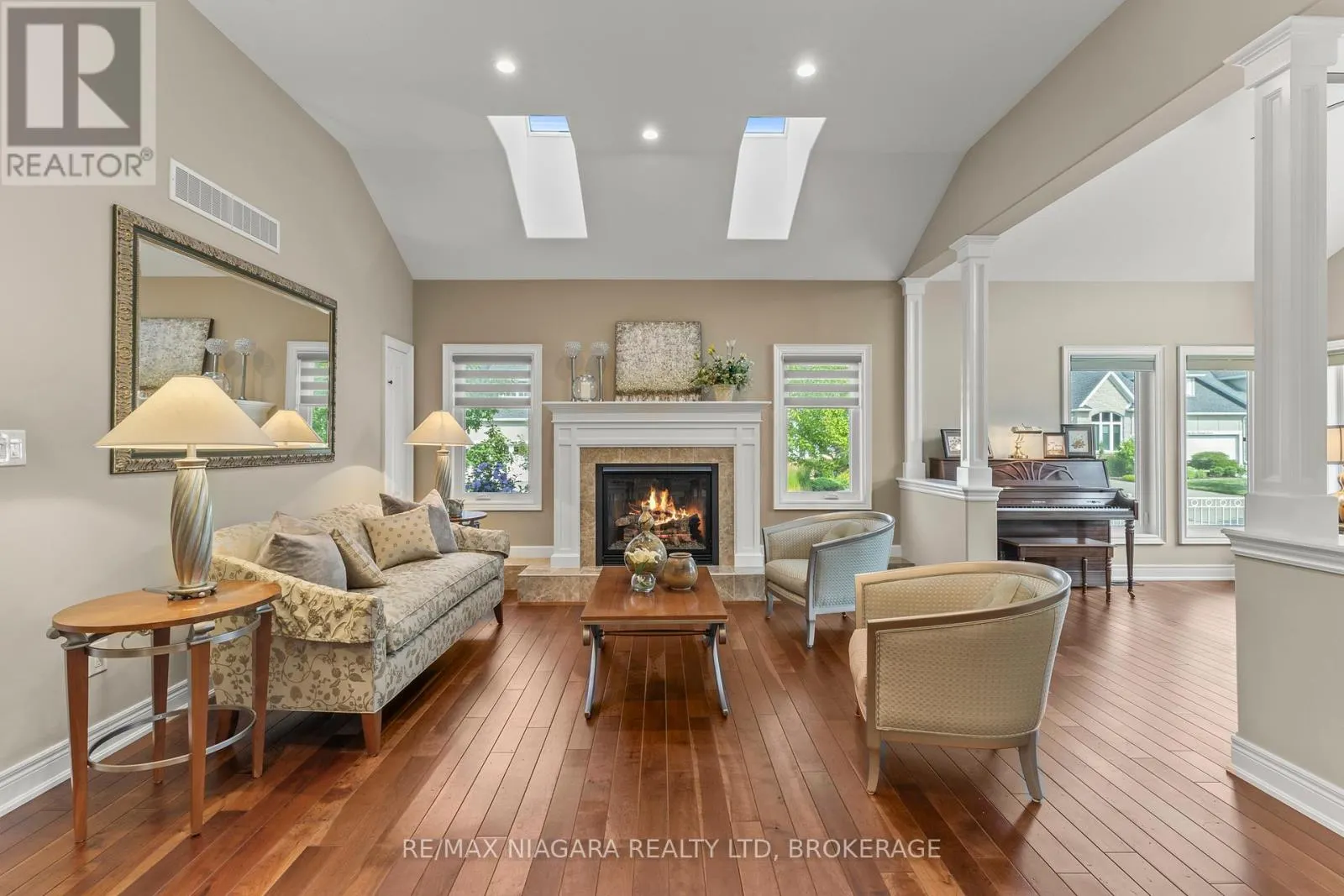 44 STONERIDGE CRESCENT