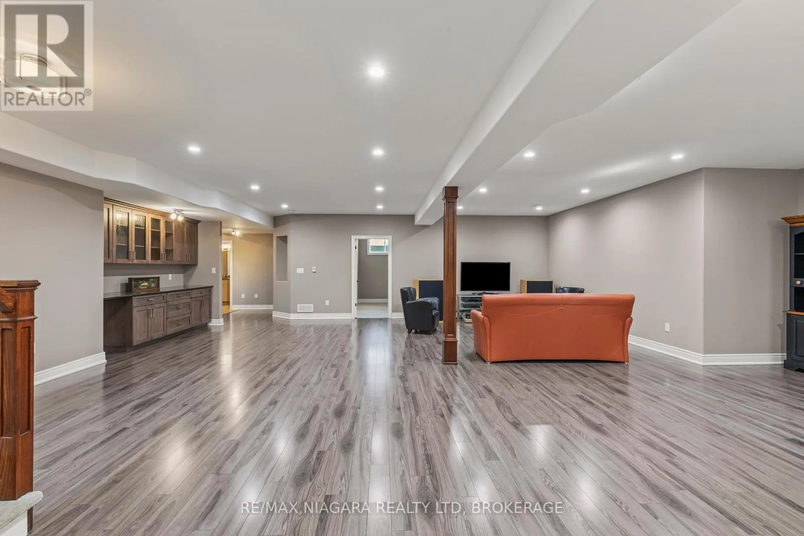 44 STONERIDGE CRESCENT