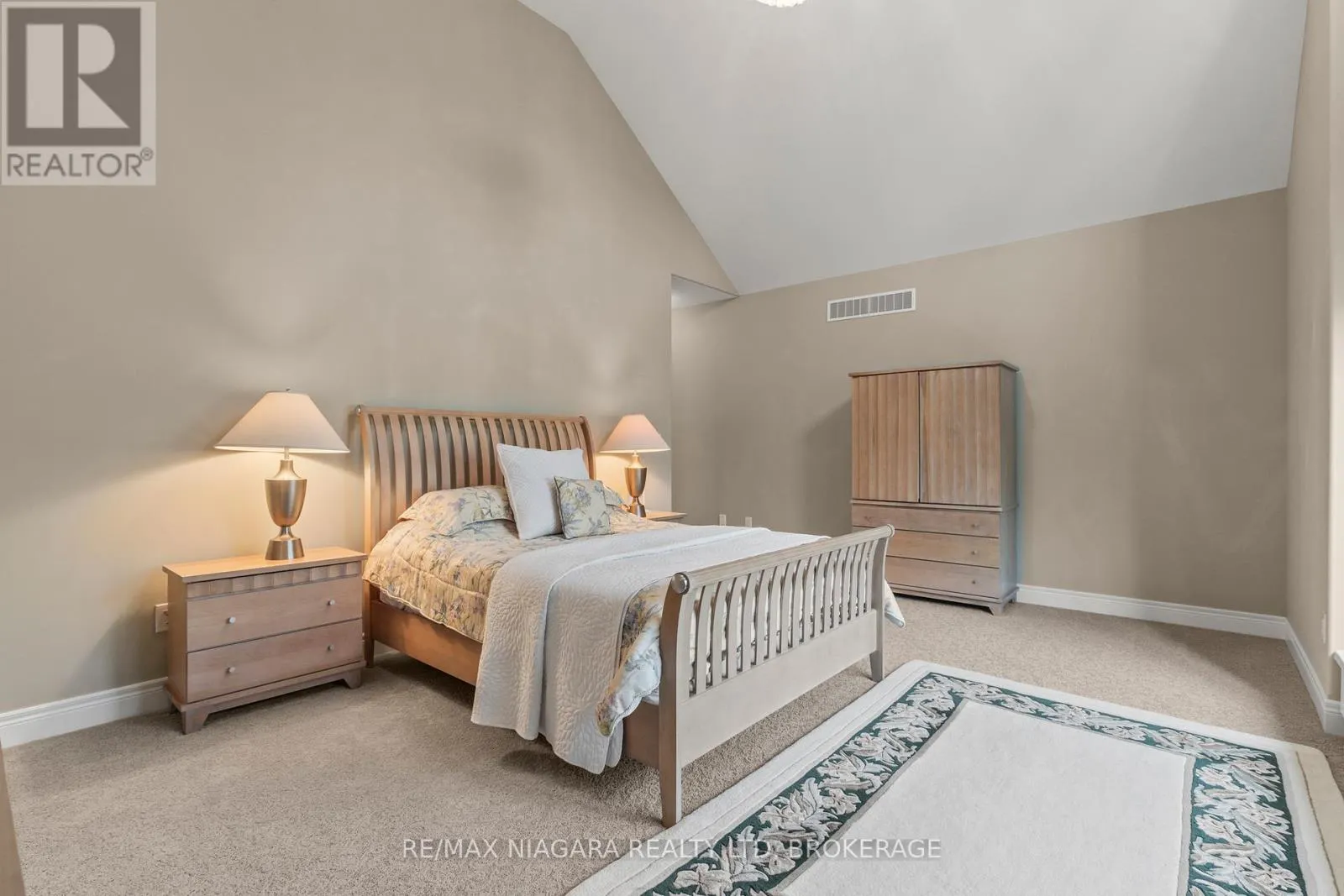 44 STONERIDGE CRESCENT