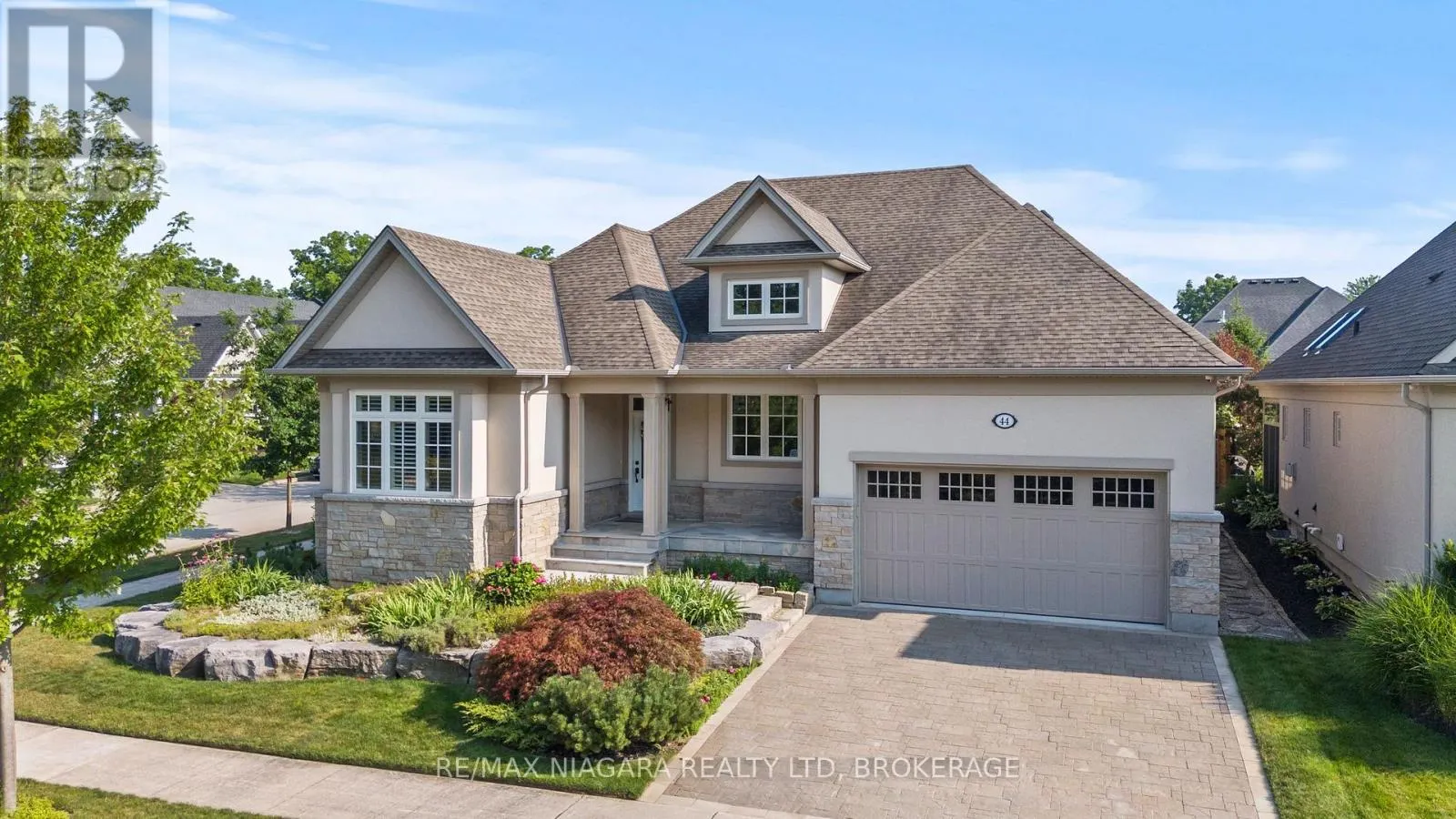 44 STONERIDGE CRESCENT