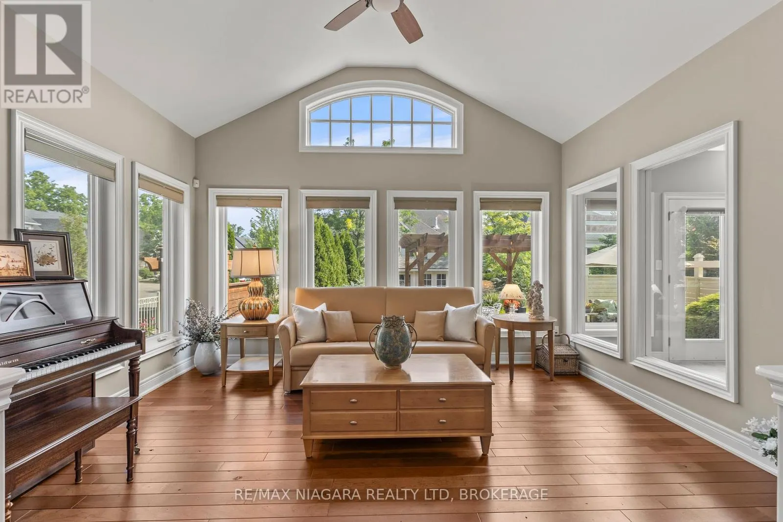 44 STONERIDGE CRESCENT
