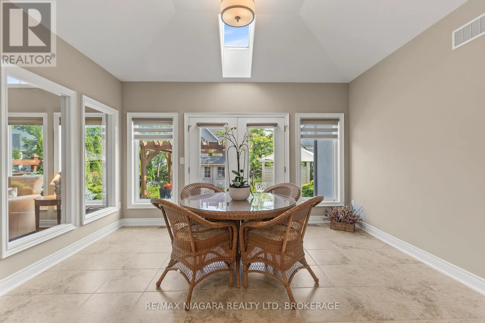 44 STONERIDGE CRESCENT
