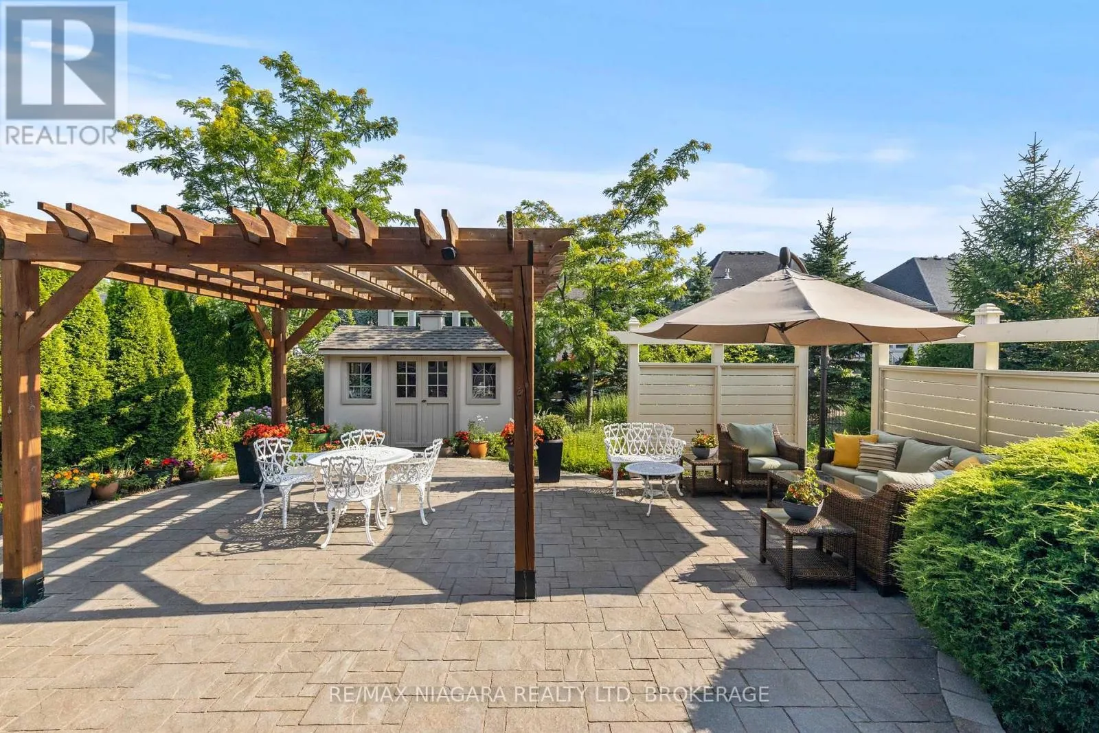 44 STONERIDGE CRESCENT