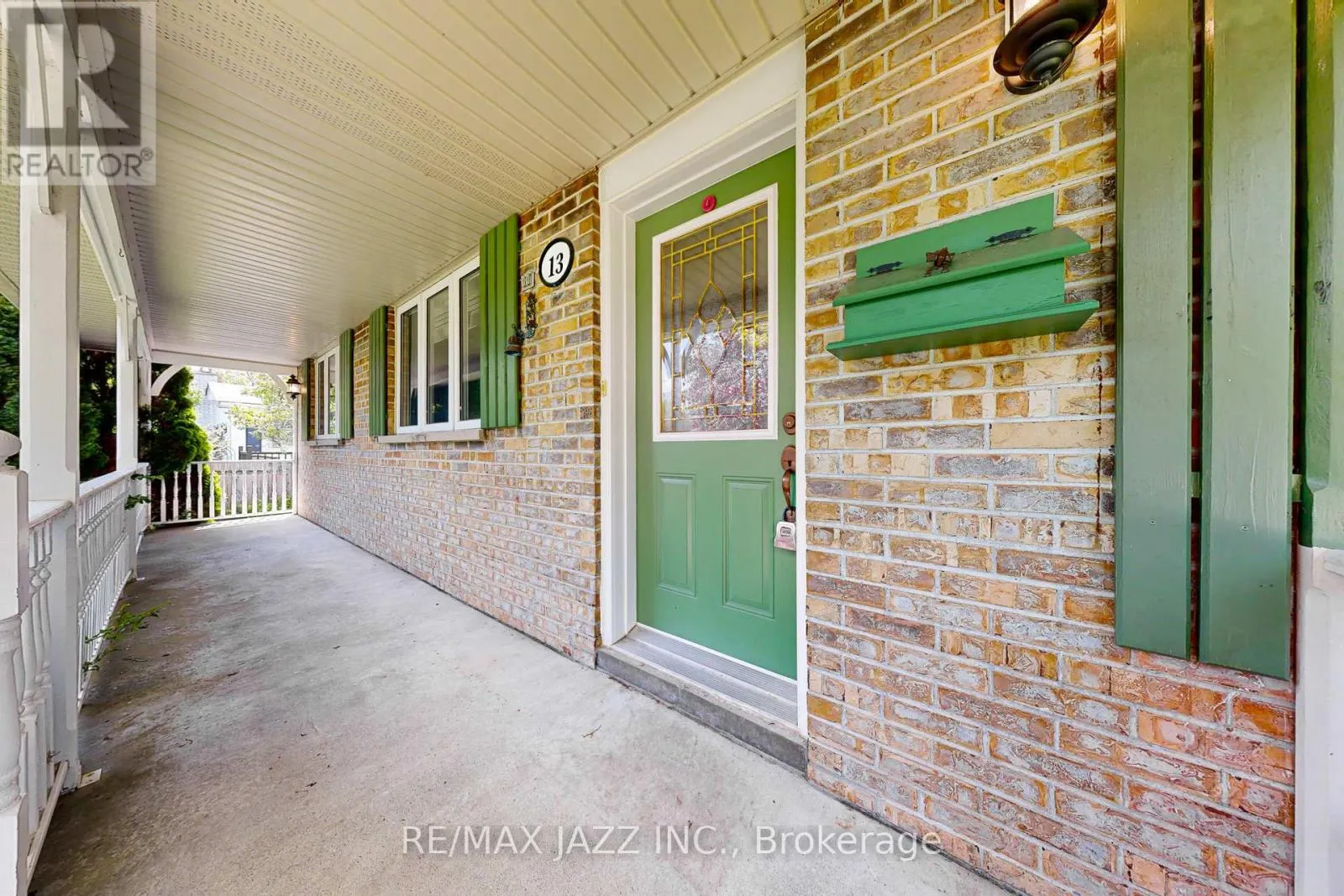 13 SPRINGBROOK ROAD
