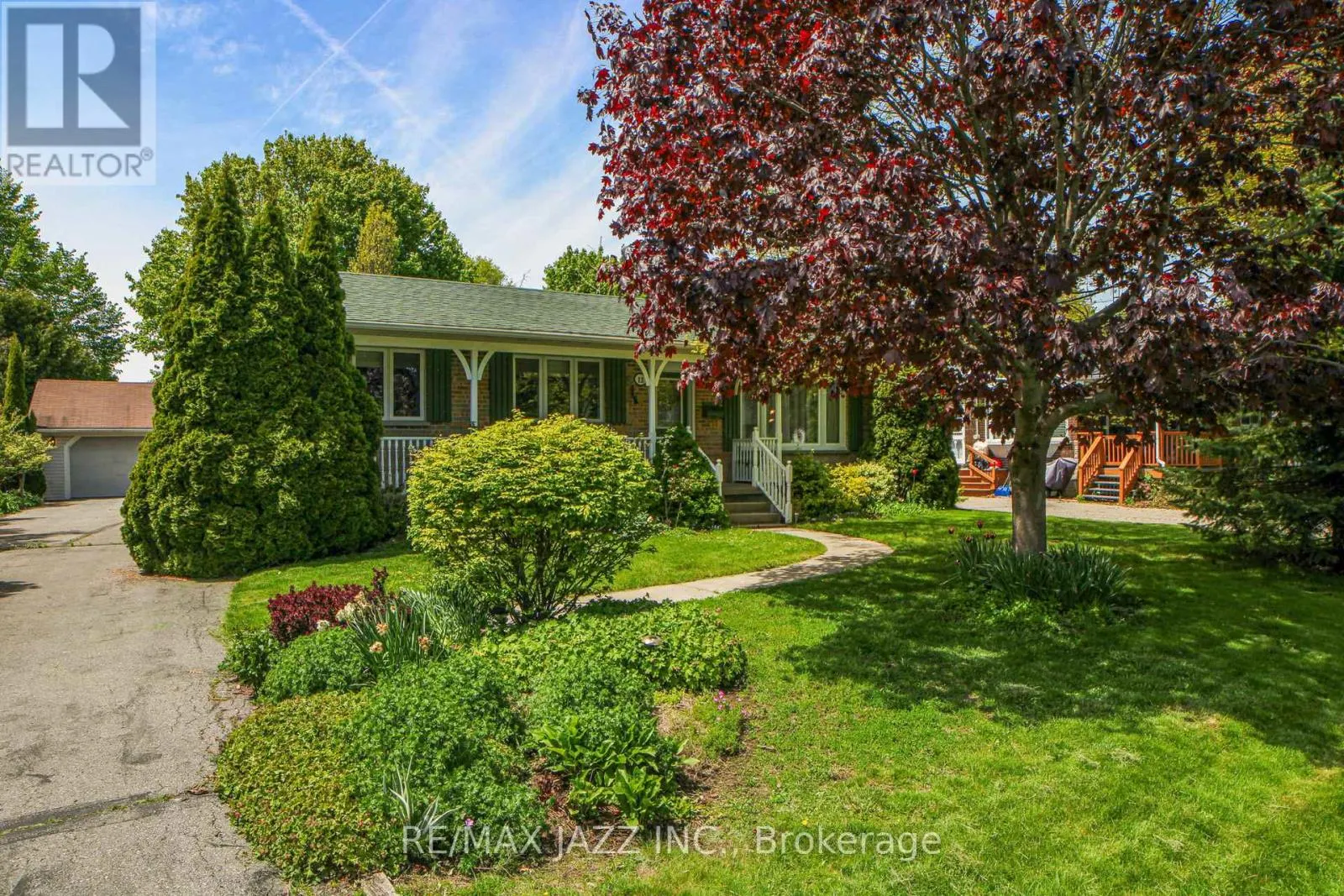 13 SPRINGBROOK ROAD