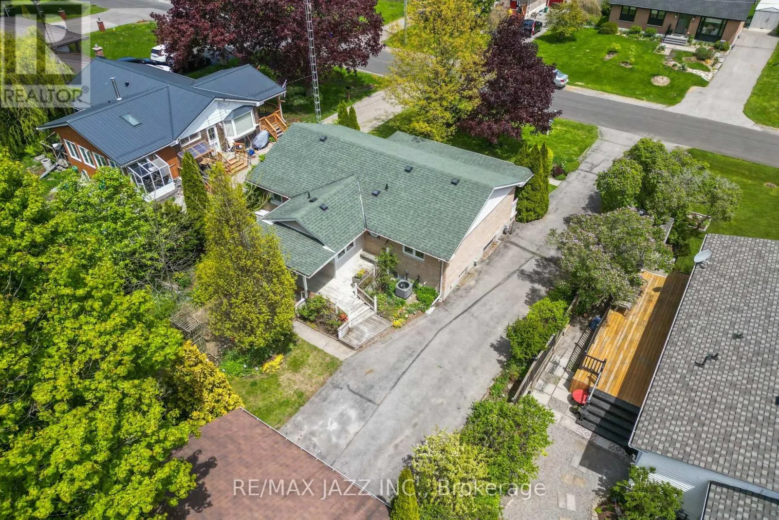 13 SPRINGBROOK ROAD
