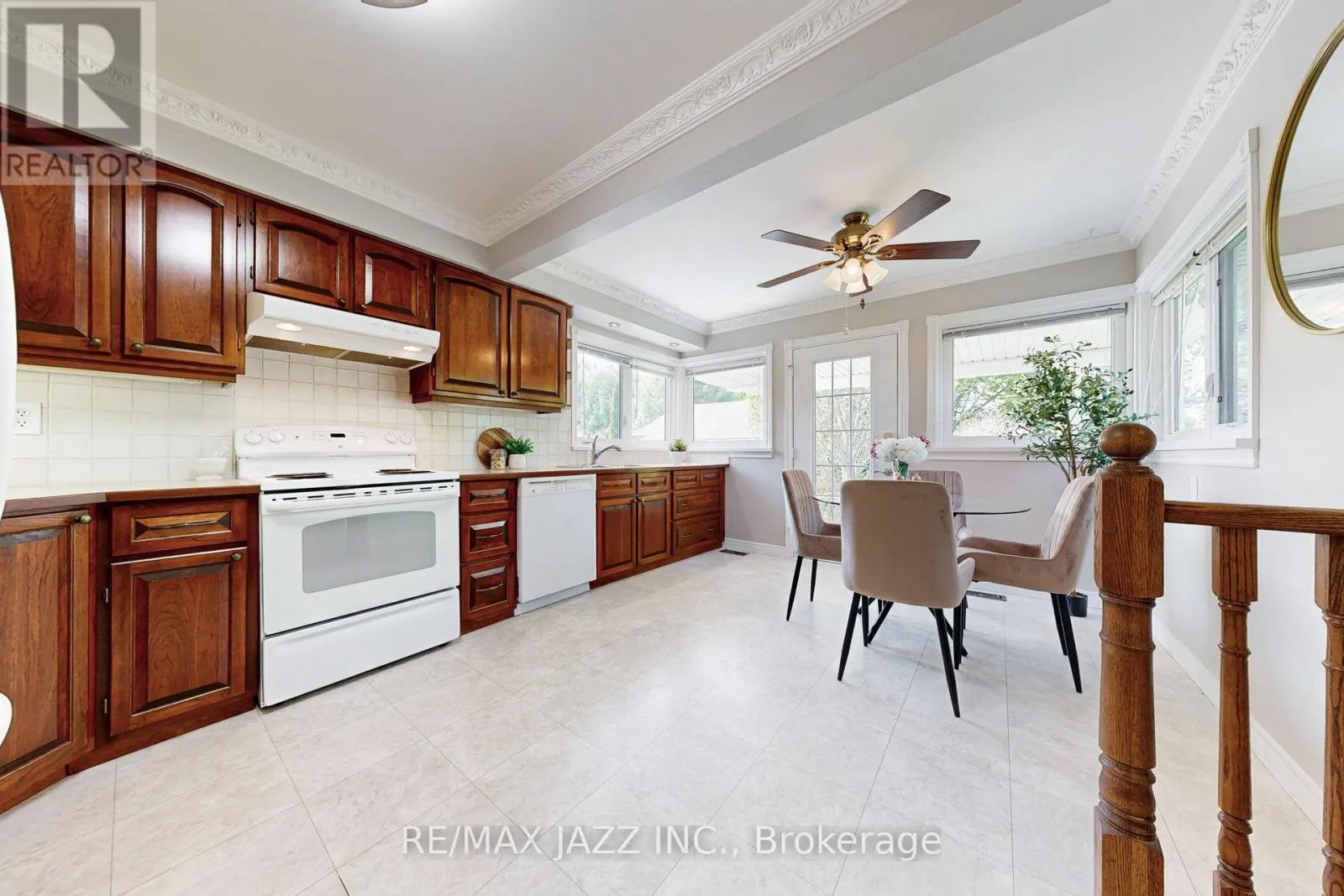 13 SPRINGBROOK ROAD
