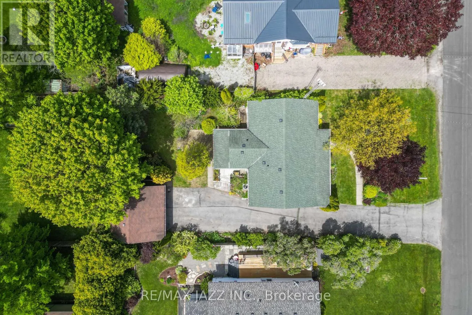 13 SPRINGBROOK ROAD